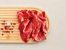Cecina de bœuf halal affinée en tranches sur planche