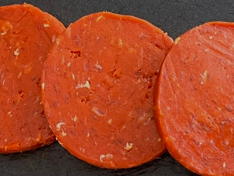 Gros plan sur tranches de Nduja halal épicée