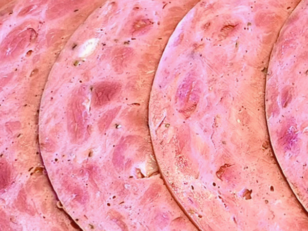 Fines tranches de jambon supérieur de canard halal aux herbes aromatiques, à la texture tendre et délicatement persillée – Noor Gourmet