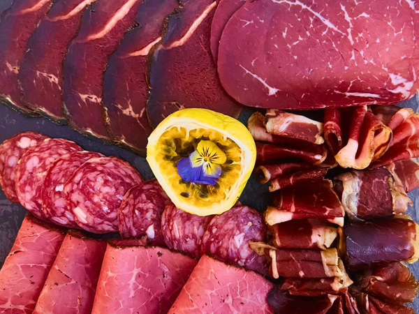Sélection premium de charcuteries halal affinées Noor Gourmet – planche prestige