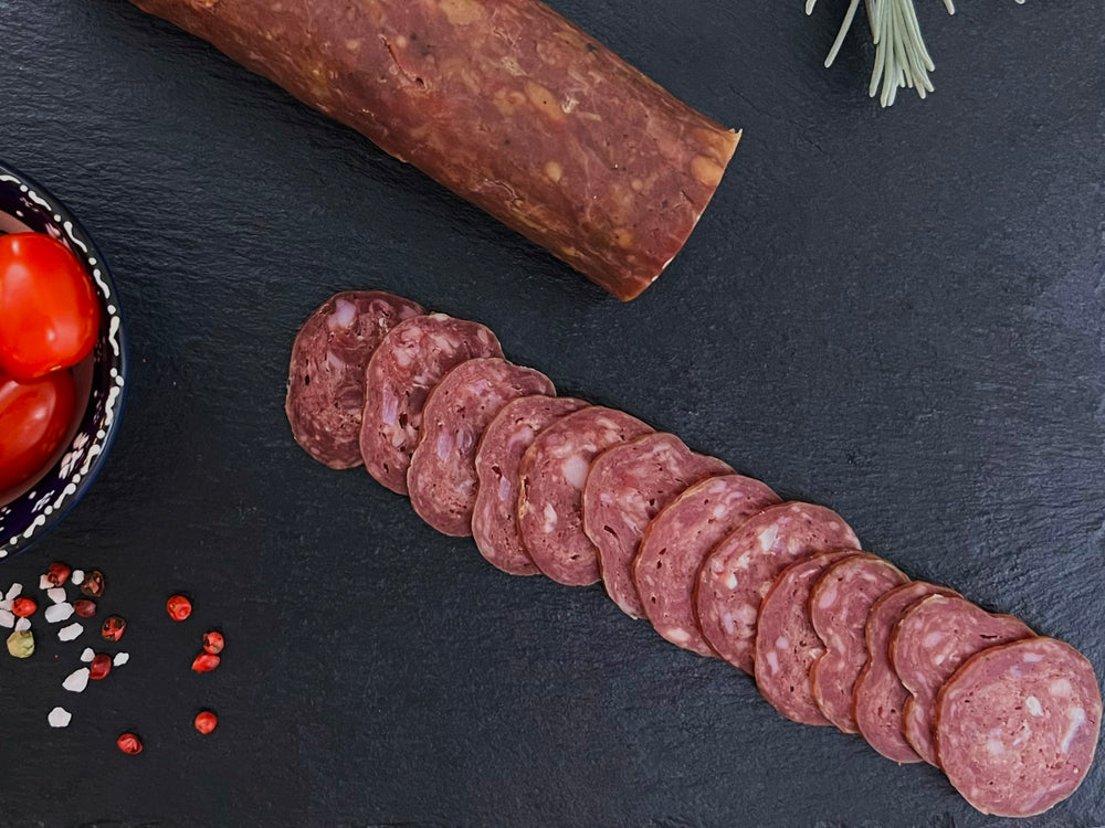 Saucisson ibérique halal entier et tranché sur planche